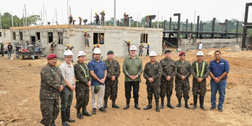 Presidente Arévalo supervisa construcción de la Brigada Especial de Operaciones de Selva