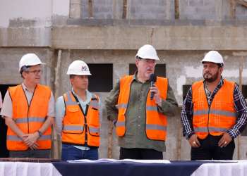 Presidente supervisa construcción del CAIMI que beneficiará a 100 mil personas en la Libertad, Petén