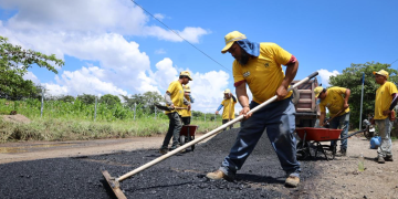 Covial desarrolla trabajos de bacheo en seis rutas estratégicas del país./Foto: CIV.