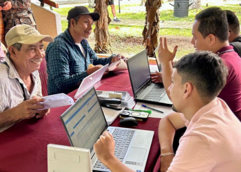 Mides atendió dudas de beneficiarios de la Ley Temporal de Desarrollo Integral./Foto: Mides.