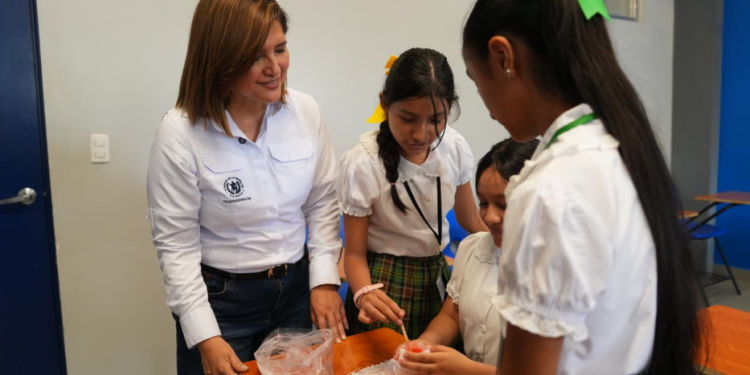Inauguran cinco nuevos clubes de ciencias en Coatepeque. (Foto: Vicepresidencia de la República)