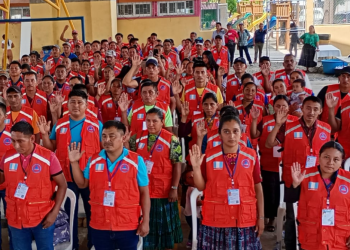 Diez nuevas coordinadoras para la reducción de desastres se acreditaron en Livingston, Izabal. Foto: Conred.