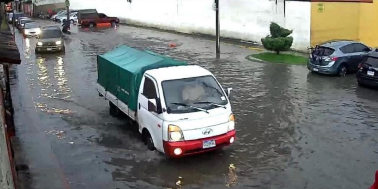 Conred atiende emergencias por lluvias en todo el país. / Foto: Conred.