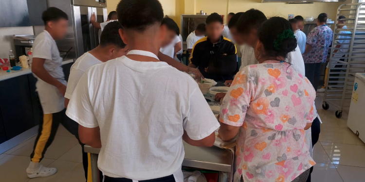 Mintrab capacita a jóvenes en situación de protección./Foto: SBS.