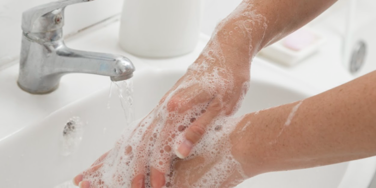 MSPAS insta a mantener una buen higiene para prevenir la enfermdad de mano, pie y boca./Foto: Archivo.