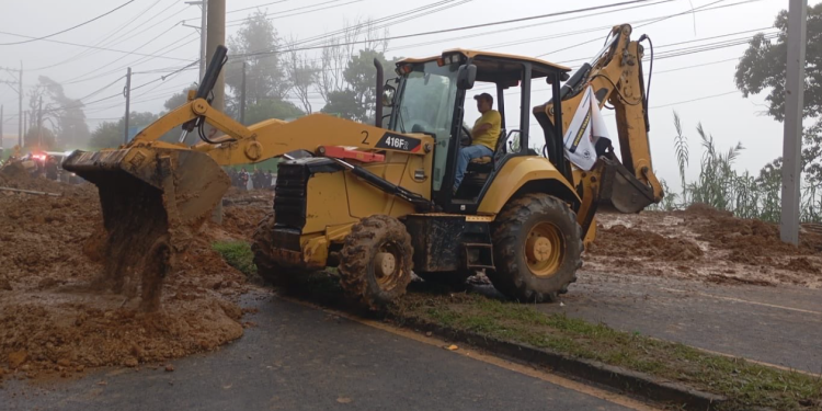 Derrumbe en el kilómetro 24 de la ruta a El Salvador./Foto: Covial.