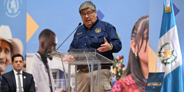 Ministro de Gobernación, Francisco Jiménez , en la ronda. / Foto: Byron de la Cruz