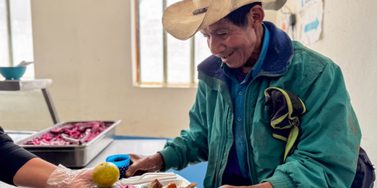 Miles de guatemaltecos se benefician con el programa Comedores Sociales. /Foto: Mides.