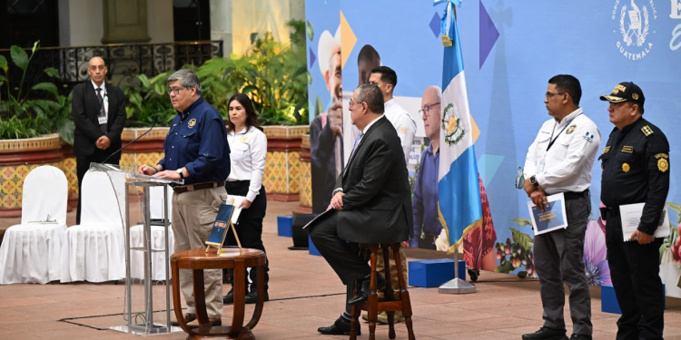 Ministro de Gobernación, Francisco Jiménez , en la ronda. / Foto: Byron de la Cruz