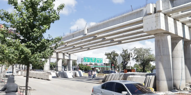 FSS avanza con la construcción del paso a desnivel en la calzada Roosevelt./Foto: CIV.