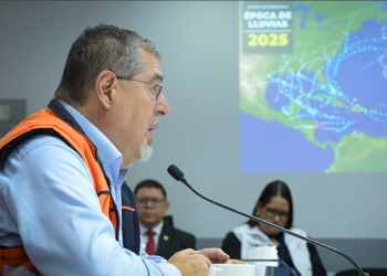 Falta de licencias habría provocado derrumbe en el kilómetro 24 de la carretera a El Salvador. (Foto: Álvaro Interiano)