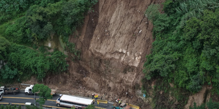 Los trabajos buscan dar estabilidad al talud de la avenida Hincapié. / Foto: CIV.