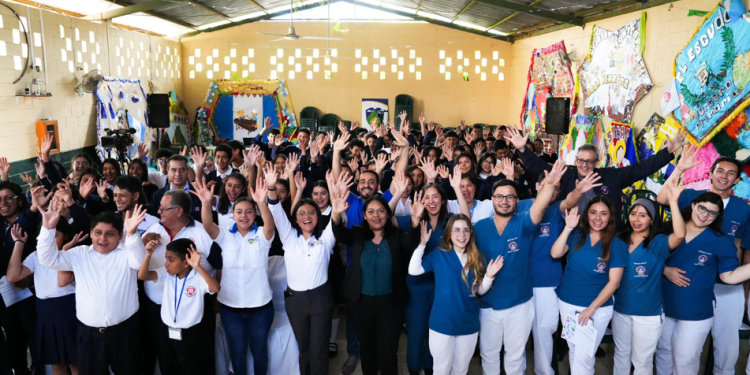 Inauguran tres nuevos clubes de ciencias en Palencia. (Foto: Vicepresidencia)