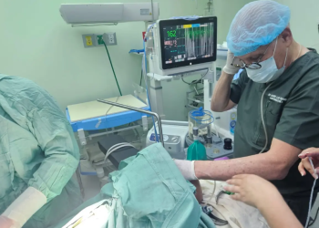 Hospital Regional de Cobán realizó cirugía con éxito a paciente con síndrome de progeria. (Foto: MSPAS)