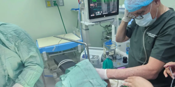 Hospital Regional de Cobán realizó cirugía con éxito a paciente con síndrome de progeria. (Foto: MSPAS)