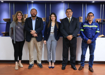 Autoridades unen esfuerzos para formalizar el registros del transporte turístico./Foto: DGT.