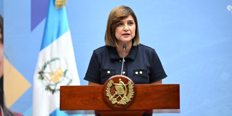 Presidenta en funciones hace un llamado de prevención ante la segunda temporada de lluvias del año. (Foto: Byron de la Cruz)