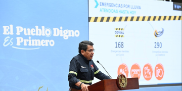 El ministro de Comunicaciones, Miguel Ángel Díaz Bobadilla