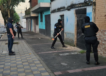Mingob lleva a cabo 108 allanamientos en distintas partes del país. (Foto: PNC)