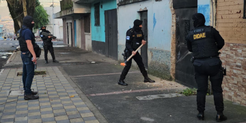 Mingob lleva a cabo 108 allanamientos en distintas partes del país. (Foto: PNC)