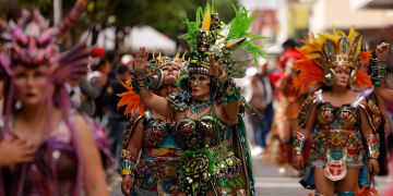Primer Encuentro de Conviteros llenó de ritmo y color las calles del Centro Histórico. / Foto: Gilber García y Byron de la Cruz.