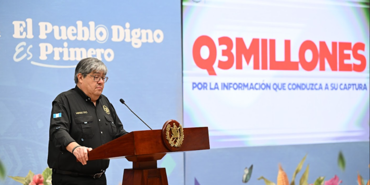 Ministro de Gobernación Francisco Jiménez en la ronda. / Foto: Alex Jacinto