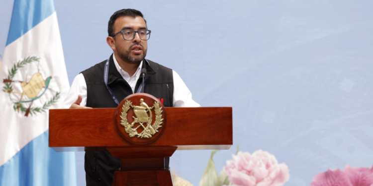 Instalan barrera de contención en el km 24 de la ruta a El Salvador./Foto: Álex Jacinto.