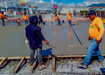 Paso a desnivel avanza con la fundición de la losa del puente 1./Foto: Caminos.