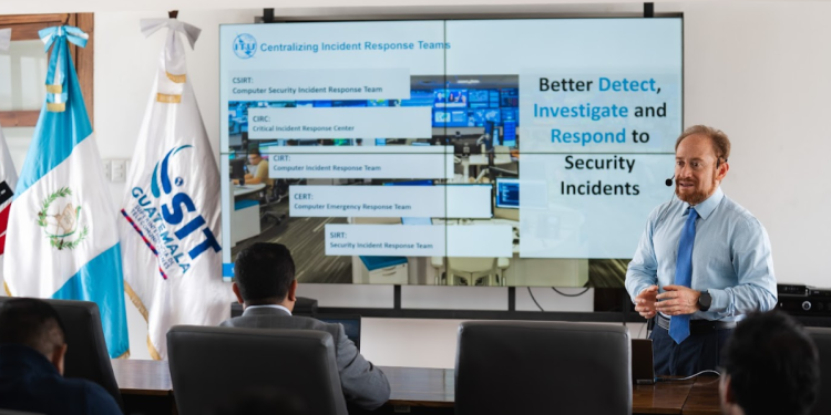 Capacitan a personal para responder a emergencias cibernéticas./Foto: SIT.