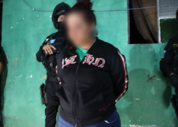 Norma Shivresca Pérez Cándido, de 28 años, alias La Gorda, presunta integrante del Barrio 18. / Foto: PNC