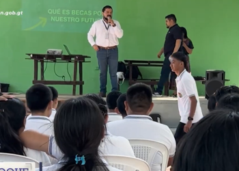Más de 200 jóvenes de Chiquimula conocieron sobre el programa Becas por Nuestro Futuro