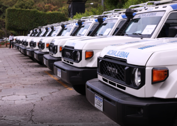 Las 35 ambulancias estarán al servicio de afiliados y derechohabientes. (Foto: IGSS)