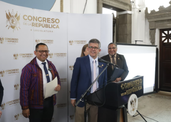 La decisión fue anunciada en conferencia de prensa en el Congreso de la República. / Foto: Congreso de la República.