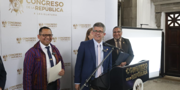 La decisión fue anunciada en conferencia de prensa en el Congreso de la República. / Foto: Congreso de la República.