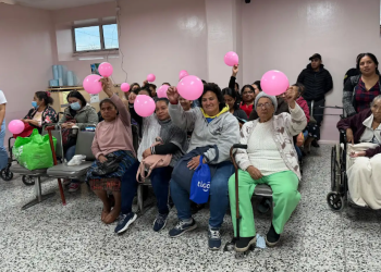 Hospital San Juan de Dios promueve la prevención del cáncer de mama. (Foto: MSPAS)