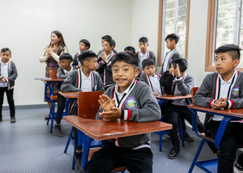 UCEE entregó módulo triple de educación para beneficio de estudiantes de Totonicapán. (Foto: UCEE)