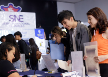 Más de mil 900 jóvenes asistieron a la Feria de Empleo para vacacionistas./Foto: Dickéns Zamora.