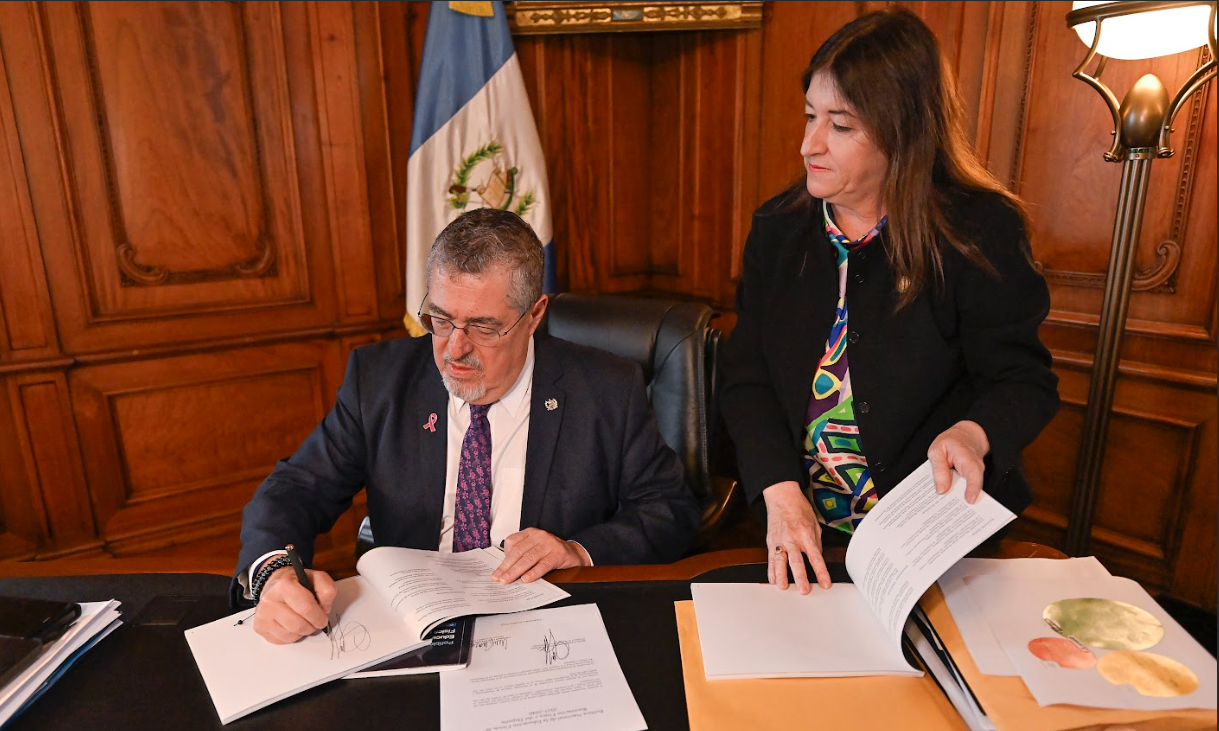 Firma de la Política Nacional de la Educación Física, la Recreación Física y del Deporte