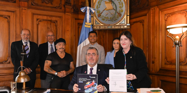 Firma de la Política Nacional de la Educación Física, la Recreación Física y del Deporte