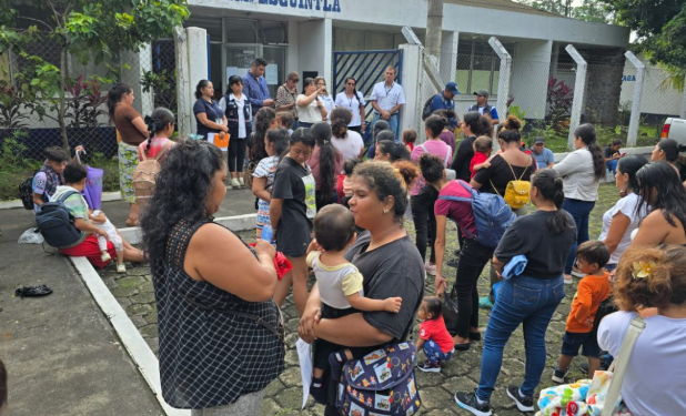 La entrega de asistencia alimentaria fue posible gracias al trabajo conjunto entre diversas instituciones. / Foto: MAGA.