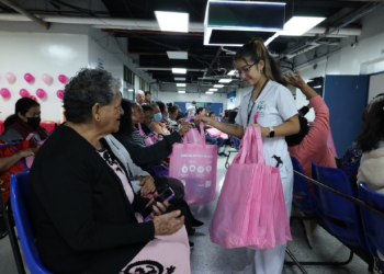 El rosa, color representativo de esta campaña, simboliza esperanza, amor y fortaleza. / Foto: MSPAS