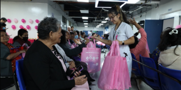 El rosa, color representativo de esta campaña, simboliza esperanza, amor y fortaleza. / Foto: MSPAS