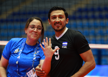 De la duela al altar: Voleibolistas salvadoreños se comprometen en los Juegos Centroamericanos 2025