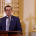 El ministro de Finanzas Públicas, Jonathan Menkos