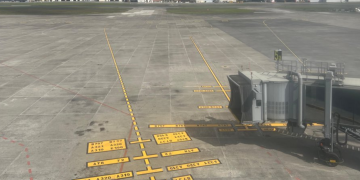 Las líneas de guía en plataforma representan seguridad operacional./Foto: DGAC.
