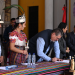 Presidente firma agenda de trabajo para el desarrollo de San Cristóbal, Totonicapán. (Foto: Byron de la Cruz)