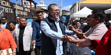 Presidente Arévalo llama a defender la democracia y denuncia persecución contra líderes comunitarios. (Foto: Byron de la Cruz)