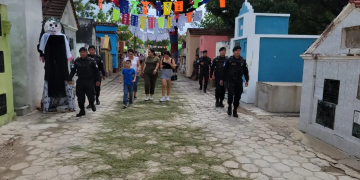 Con este operativo, la Policía Nacional Civil reafirma su compromiso de brindar acompañamiento y protección a las familias guatemaltecas. / Foto: PNC.