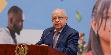 El ministro de Relaciones Exteriores, Carlos Martínez.