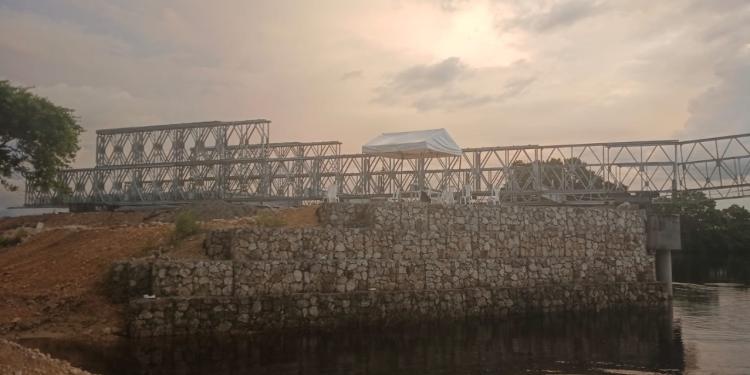 Avanza instalación de puente modular sobre el arroyo Petexbatún./Foto: CIV.